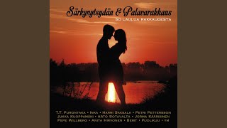 Video thumbnail of "Puolikuu - Särkynytsydän & palavarakkaus"