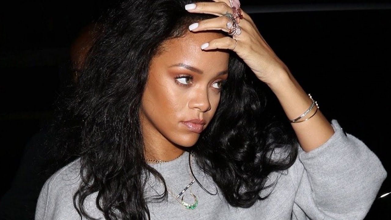 Oops Rihanna Suffers Most Embarrasing Wardrobe Malfunction Met Gala