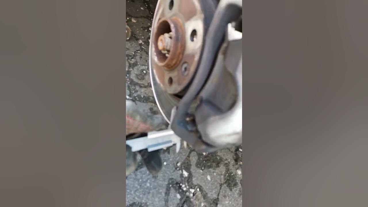 Как заменить тормозные колодки на весте Замена передних тормозных колодок Lada Vesta, 1,6 л, 2018 года расходники DRIV
