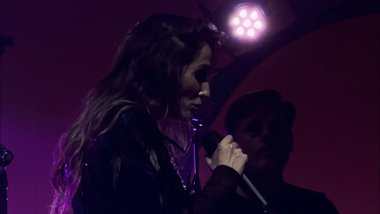 Malú - Ausente | Directo Tour A Todo Sí (2024)