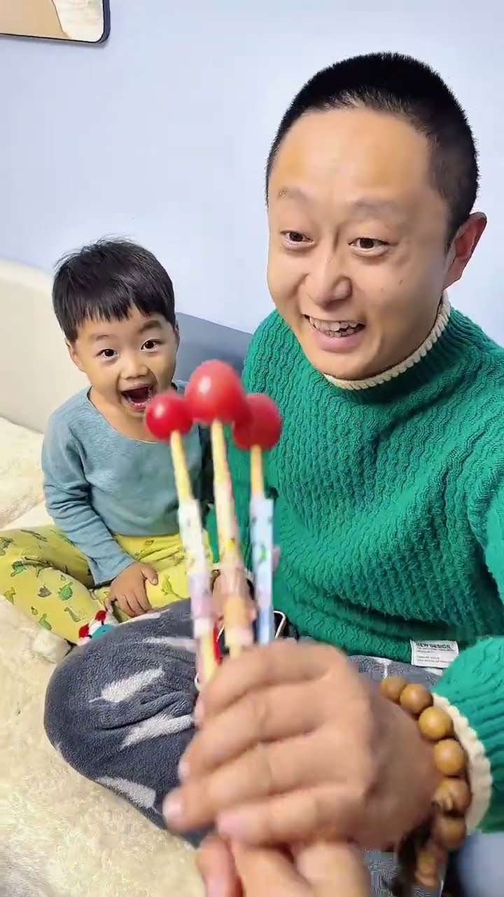 爸爸带娃有多不靠谱，白给的私房钱都扔了！#Cute baby#Cute#呆萌小米宝#聪明宝宝#萌娃#整蛊#测试