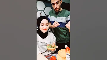 البيت كله نايم انا وجوزي الساعه 4 الفجر T A 