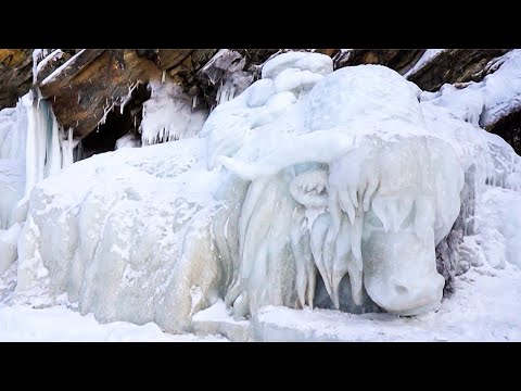 На Байкале построили ледяные скульптуры мифических и реальных существ