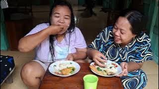 SUITABLE FOR HER CHILDREN TO HAVE FUN WITH Mbak ISMA ENJOYING GRILLED VEGETABLES WITH SALMON