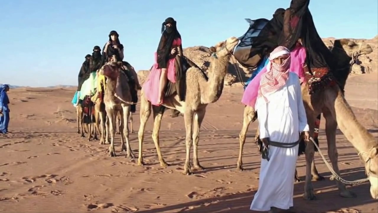 Сделай караван. Караван. Международный день караванщика. Караван арабы. Одежда пустыни Караван.