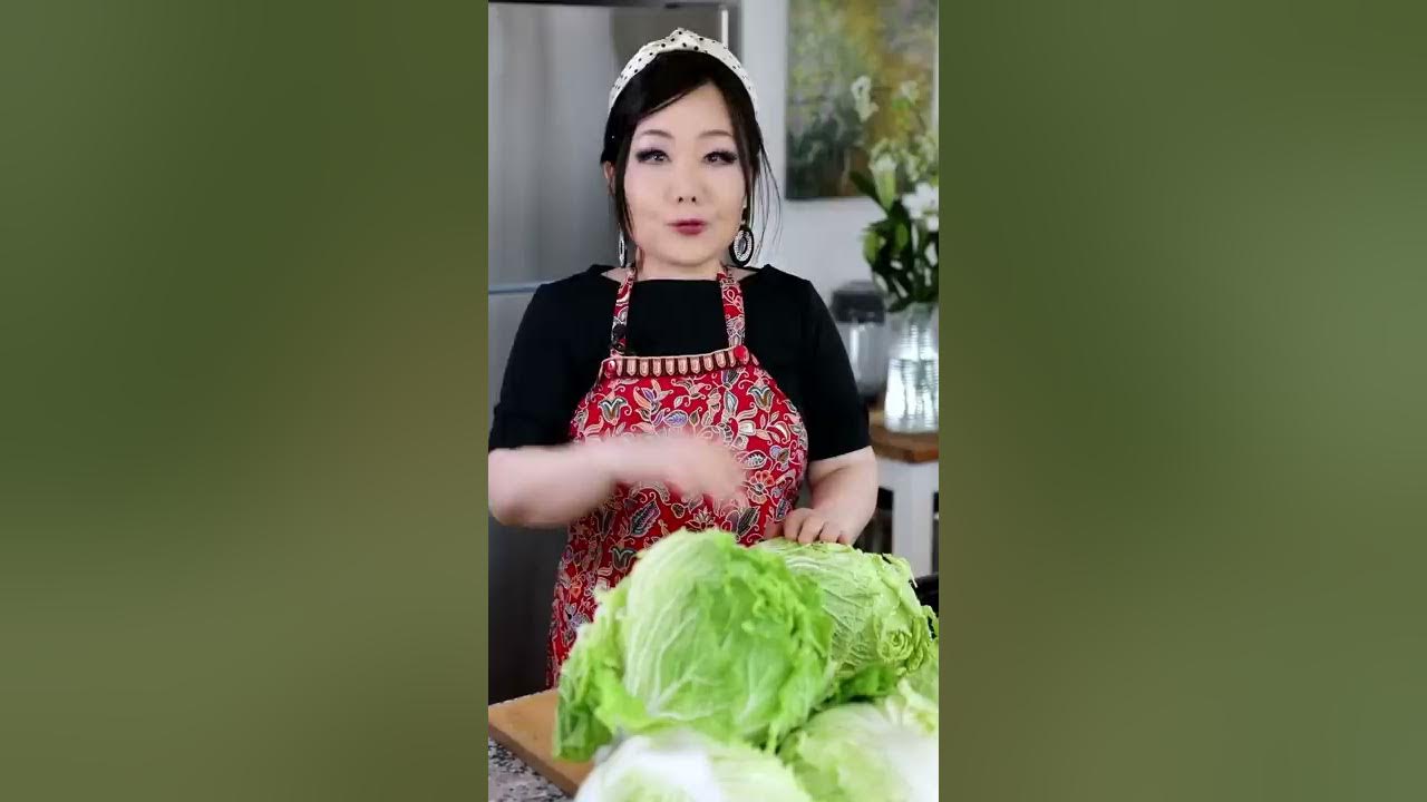 Let’s make traditional Korean kimchi! #shorts