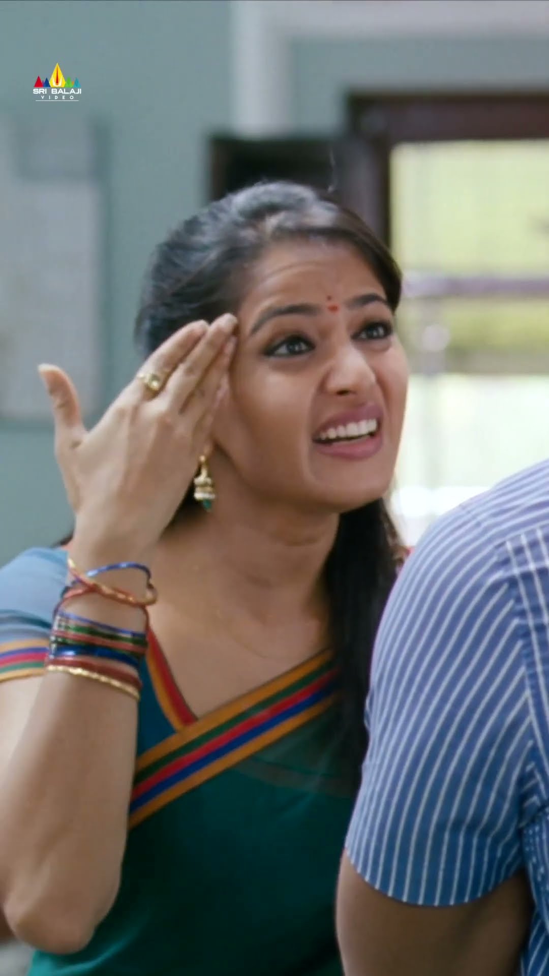 HYDERABADలో అమ్మాయిలు చాలా ఫాస్ట్ అన్నారే.?Anushka Flirts with Prabhas | #Mirchi #Shorts #ytshorts