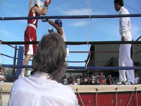 Round 1 - Alex Martin (Pep's Boxing-Red) vs. Danie...