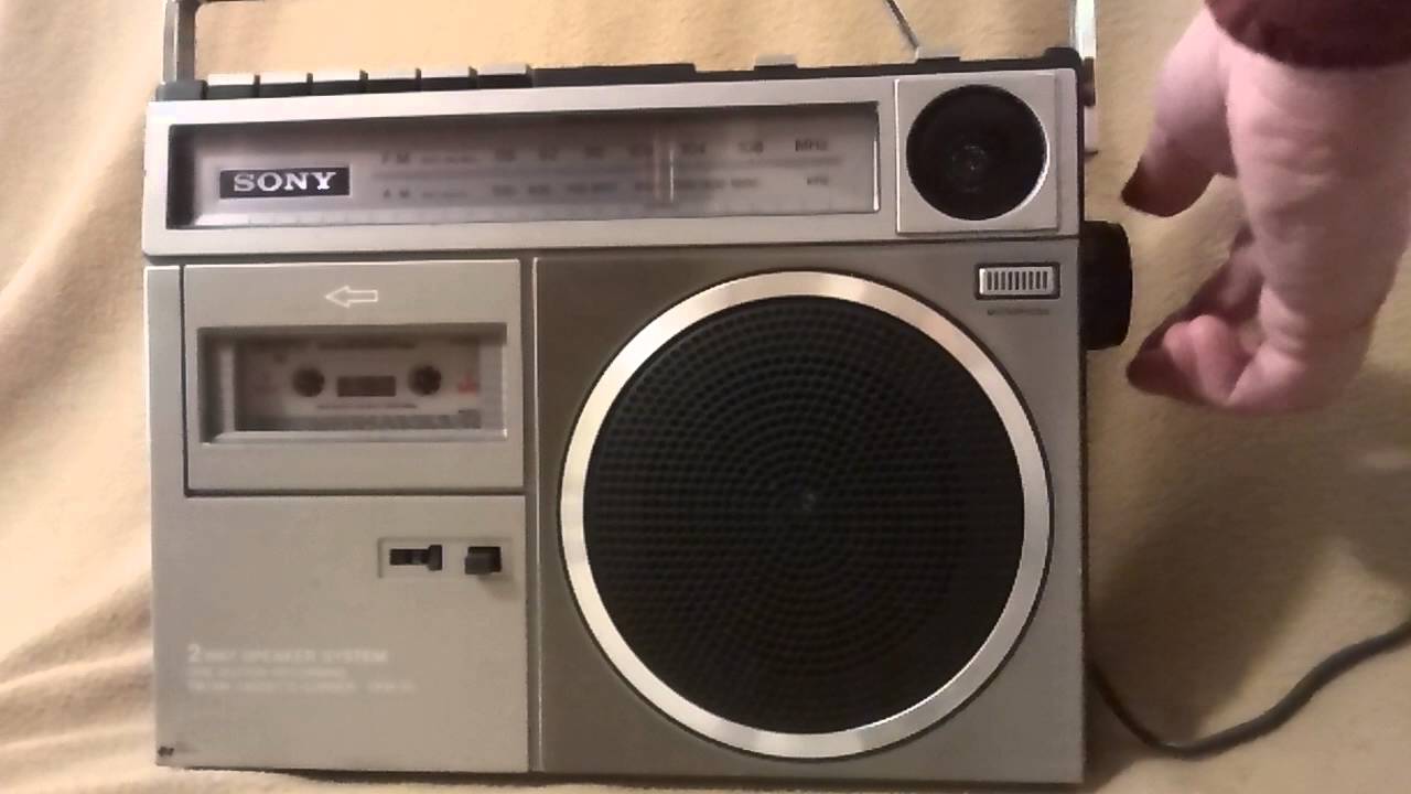 Sony model CFM - 31 AM / FM / cassette boombox de - YouTube