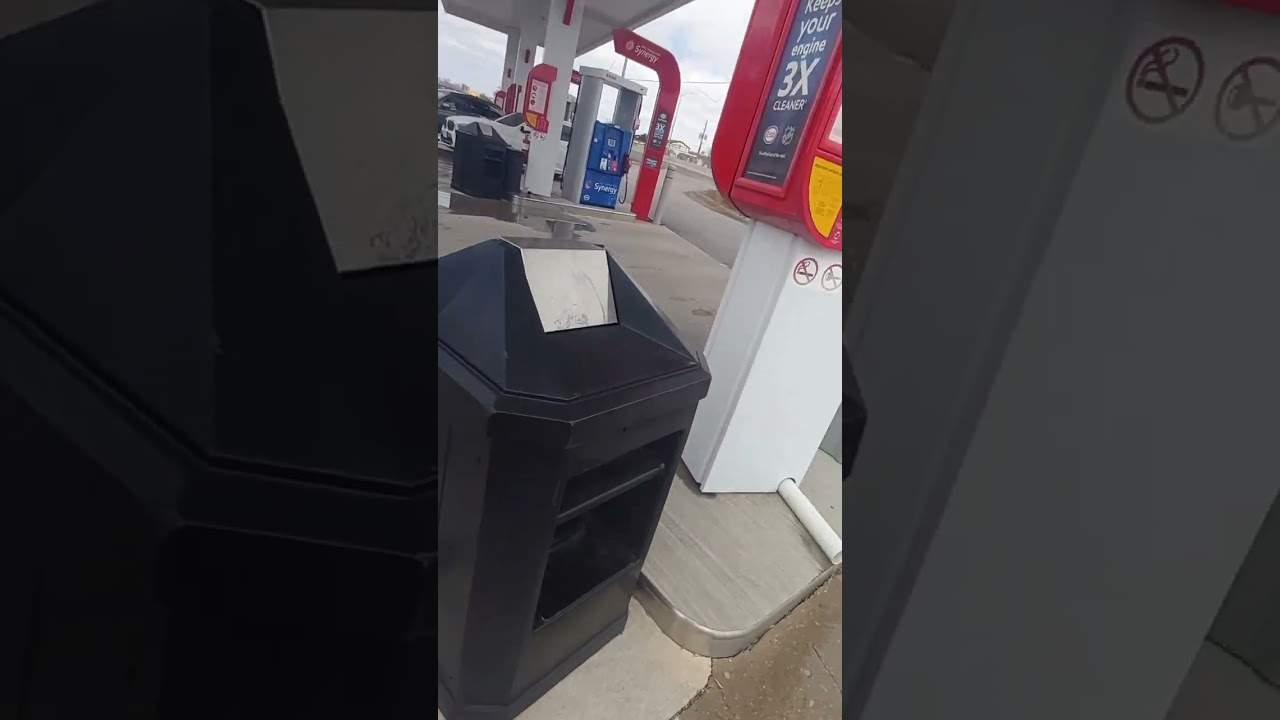 35 & 115 if my 🪟 are dirty it's nice to know that u can clean them at the ⛽ station or not. WTF ESSO