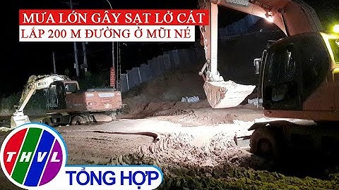 Cát tràn xuống đường sau mưa ở Mũi Né
