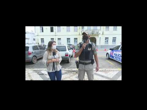 Vídeo mostra mãe de assaltante pedindo liberação de reféns em Rio Branco