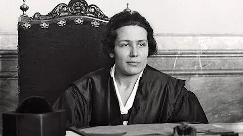 Victoria Kent  Directora General de Prisiones