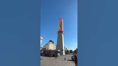 😮 Netflix le pone un condón gigante al Obelisco de Buenos Aires para promocionar Sex Education