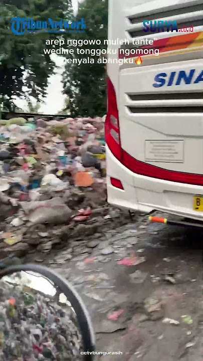 Penampakan Sampah Menumpuk di Sekitar Terminal Bungurasih Surabaya