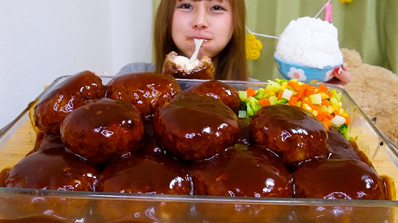 手作り巨大チーズインハンバーグと山盛りご飯