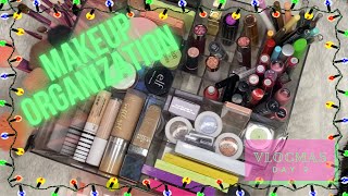 ORGANIZE MY MAKEUP WITH ME! // VLOGMAS DAY 9