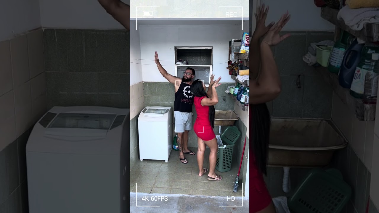 Esposa chamou o vizinho para ajudar ela