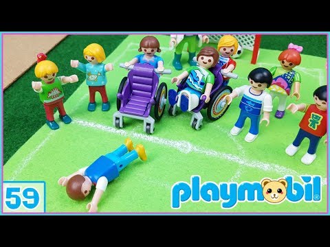 Playmobil. Pablo va a la escuela en silla de ruedas. La familia Playmobil 59 - Playmobil en español