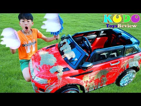 Domのふり遊び洗車と新しいおもちゃの車