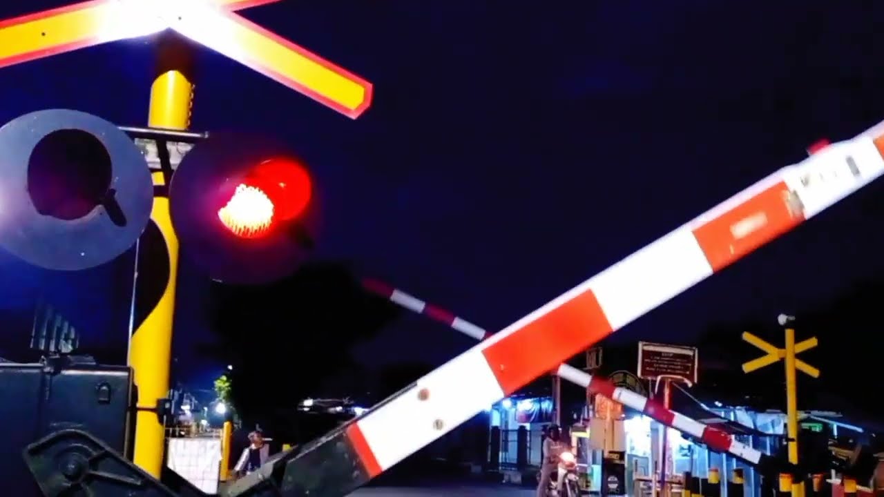 Perlintasan Kereta Api Kota Banjar Pagi Hari||Railroad Crossing