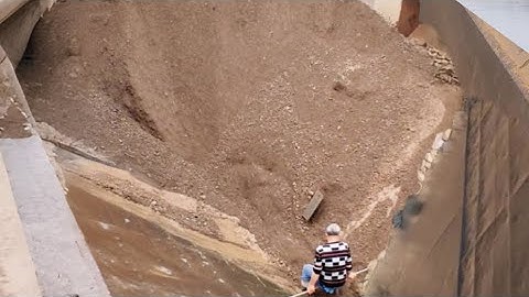 Barge unloading 2560 tons of yellow phosphorus - Relaxing Flow - Part 3 - Empty barge