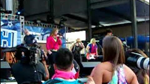 Kelly Clarkson-I Do Not Hookup-B96 Summerbash June 13, 2009