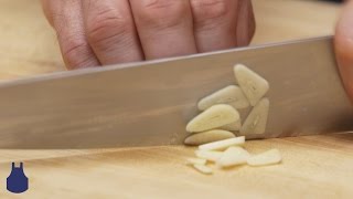 How To: Mince Garlic