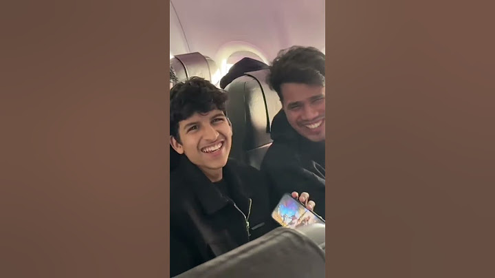 Ye Kya Kar Rahe flight Mein ? 😅#funny #saurabhjoshivlogs #shortsfeed