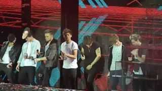 One Direction - Kiss You (5 Seconds of Summer Prank) Manchester 20.4.13