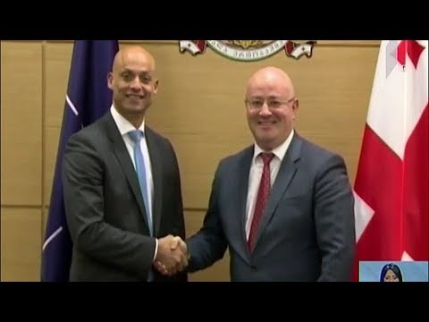 ჯეიმს აპატურაი ლევან იზორიას შეხვდა