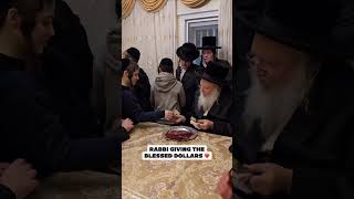 Rabbi giving the blessed dollars ❤️🔥