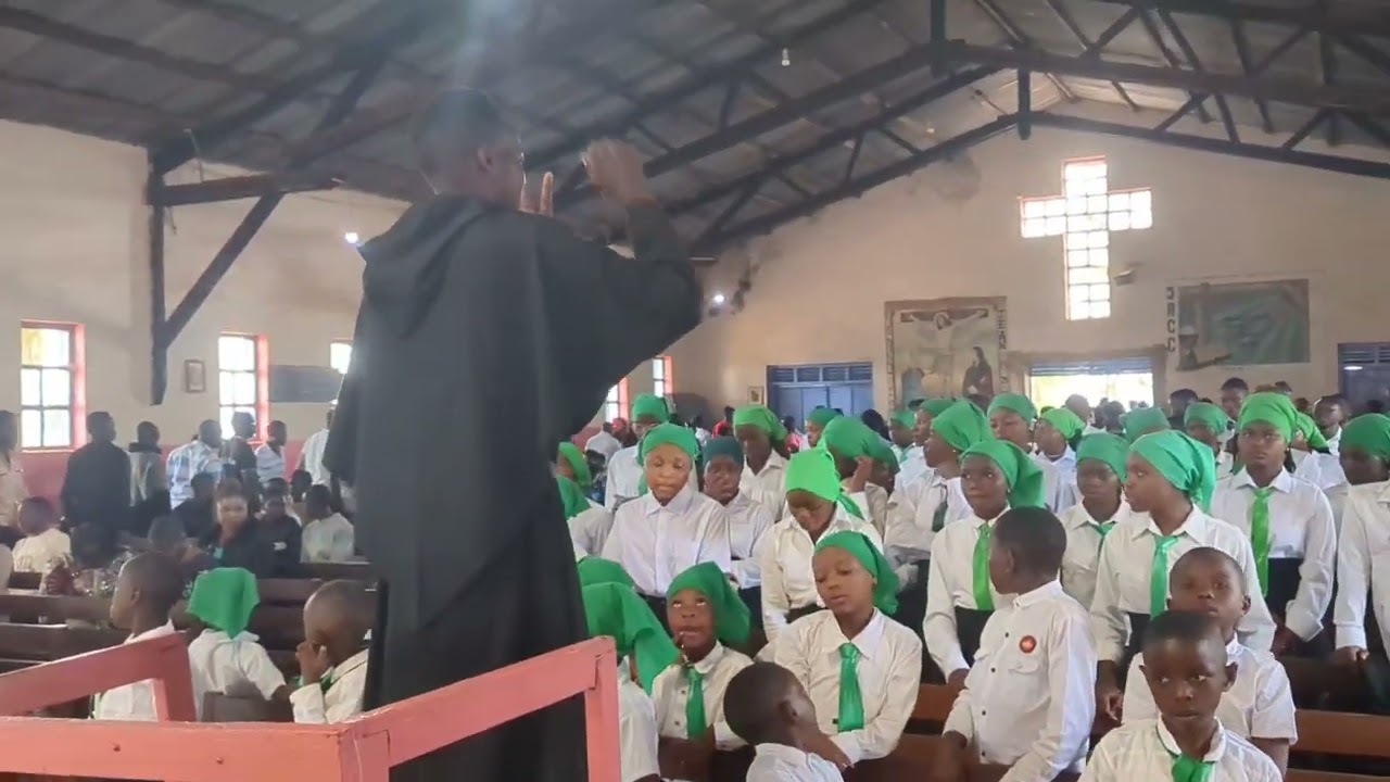 Marie mère immaculée composition de KAMBALE KILUMBI HONORÉ Parker chantée par la CBJ LYAMBO 