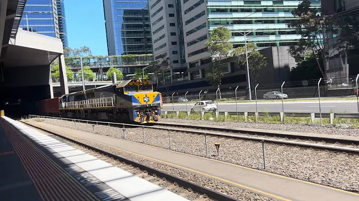 CFCLA VL353 & RailFirst VL357 Passes Through Southern Cross Station from Maryvale - Wabco HORN SHOW