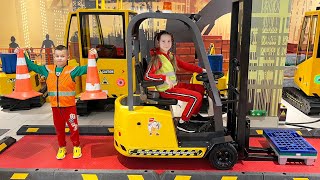Sofia and Max play with Cars and other adventures on Kids Construction Site