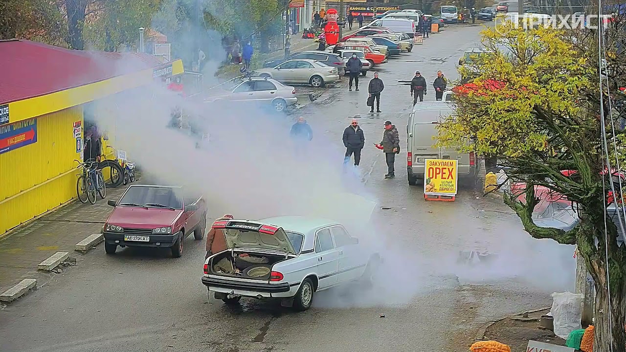 В Никополе автомобиль загорелся во время движения