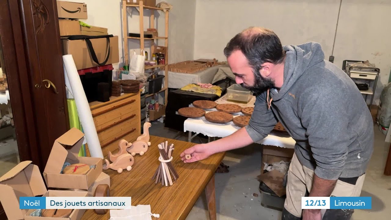 Wooden World - Tirelire en Bois avec clé pour découpage et pyrogravure