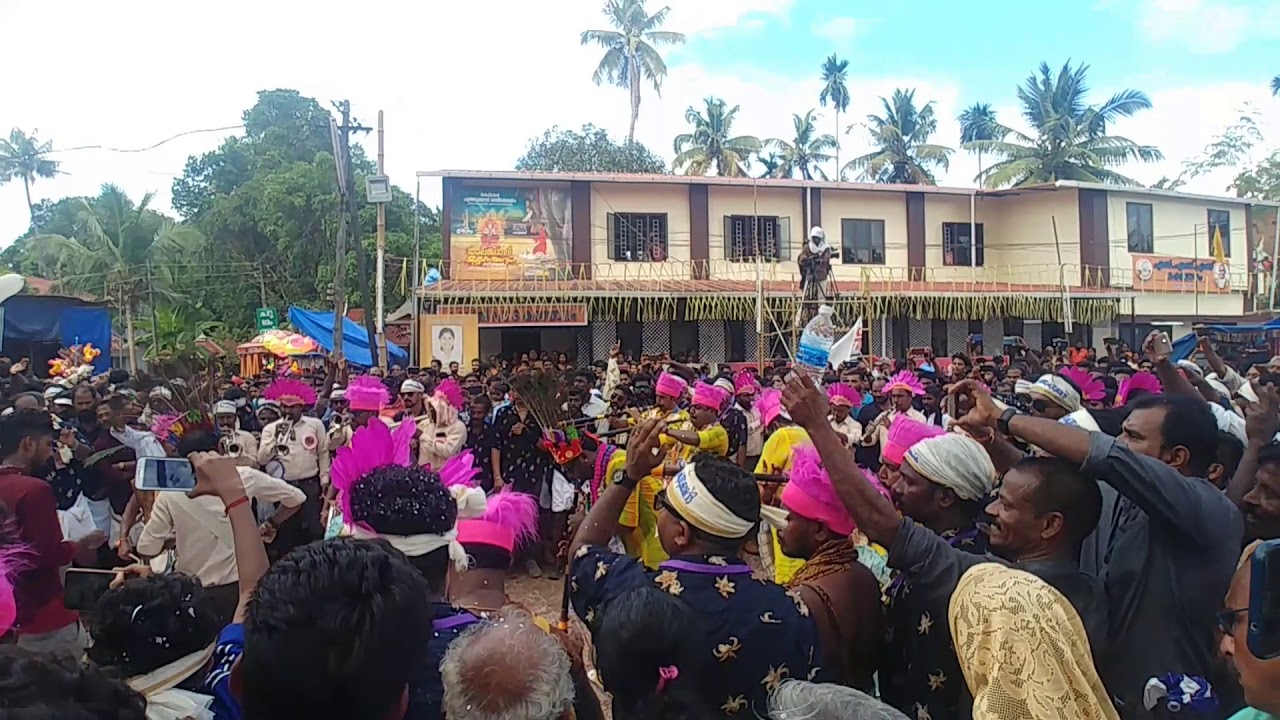 Oru murai vanthu parthayaUgran fusion by kairali band  Kottapadi Surendran