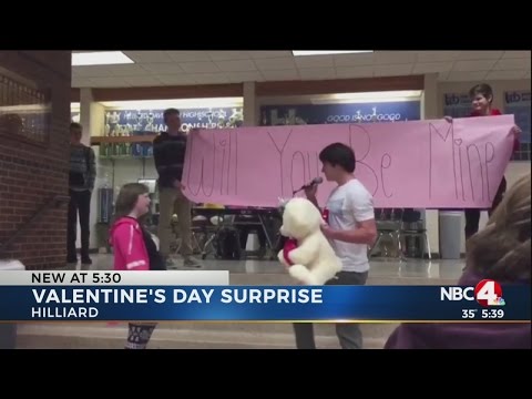 Video: Elementary School Sweethearts Who Have Down Syndrome Del Sweet Valentine's Day Dance