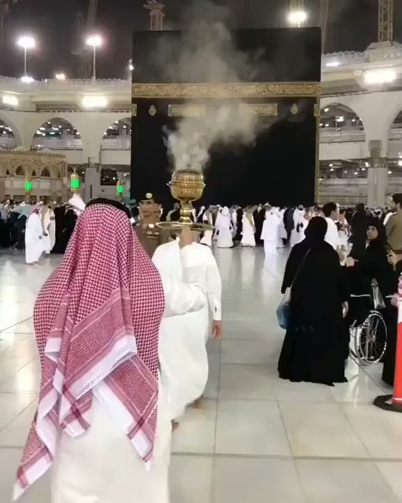 Bakar Dupa Gaharu wangi di Ka'bah