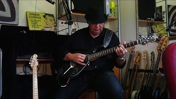 Chris Connolly demonstrates new Elixir Optiweb guitar strings