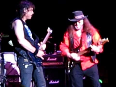 World Class Rockers: "Freebird" live.