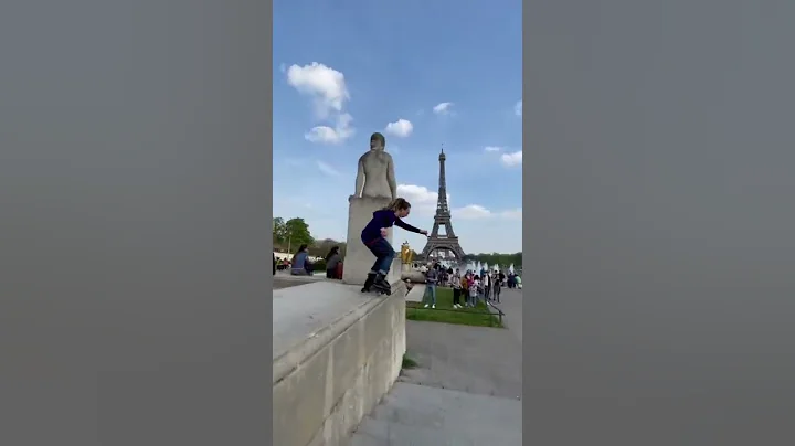Paris Landmarks 2 Eiffel Tower w/ Si Coburn