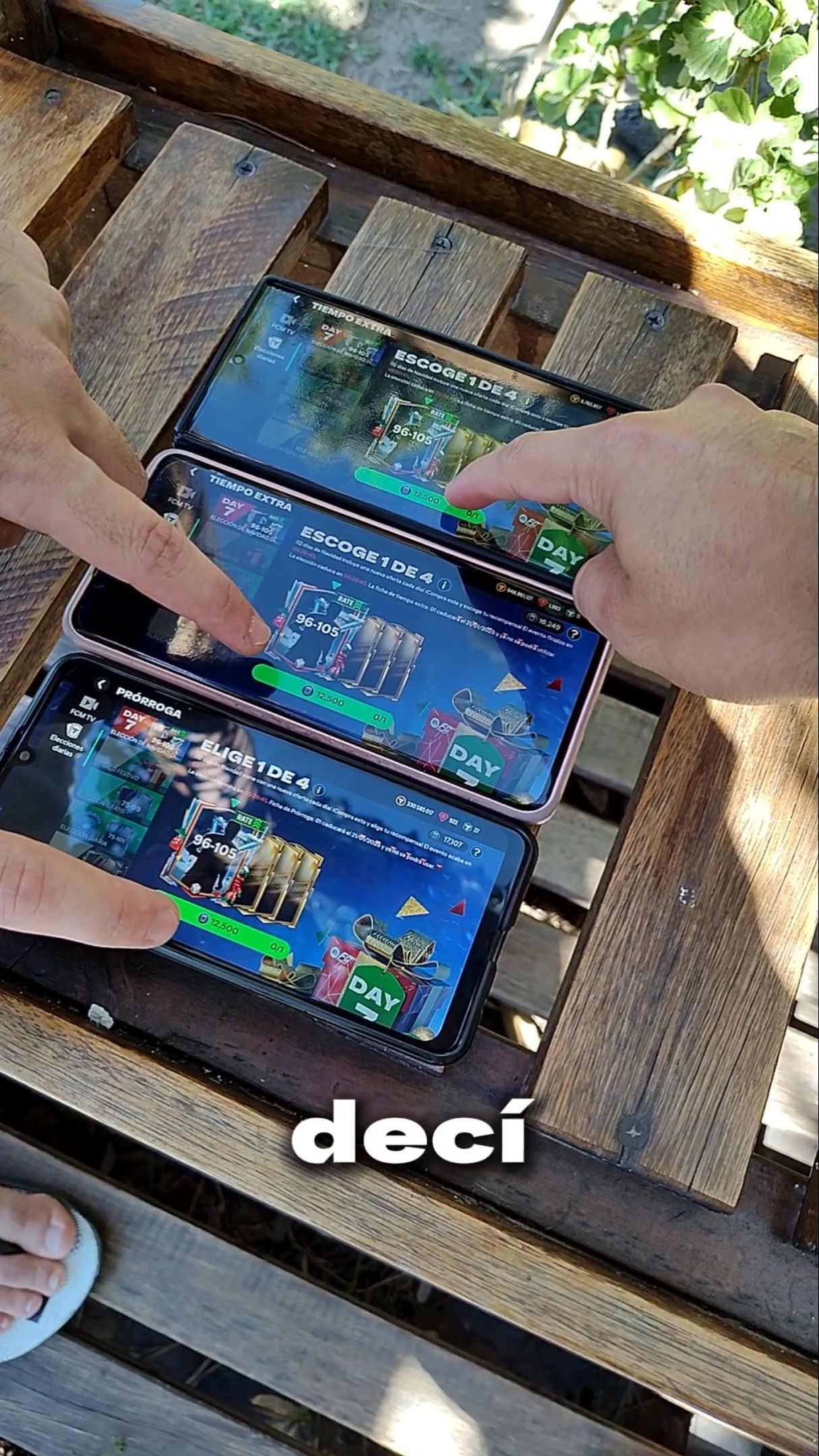 Triple #PlayerPick de #Navidad ? 12,500 puntos en 3 celulares diferentes! #FIFAMOBILE #FCMobile