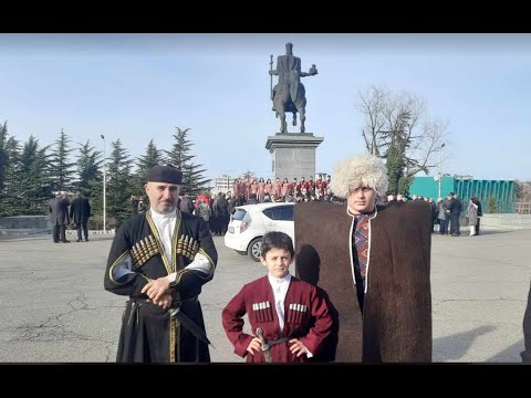 ბატონი დავითი და მისი ძმა ირაკლი. ჩოხოსნებს რიგებს შეუერთდნენ.