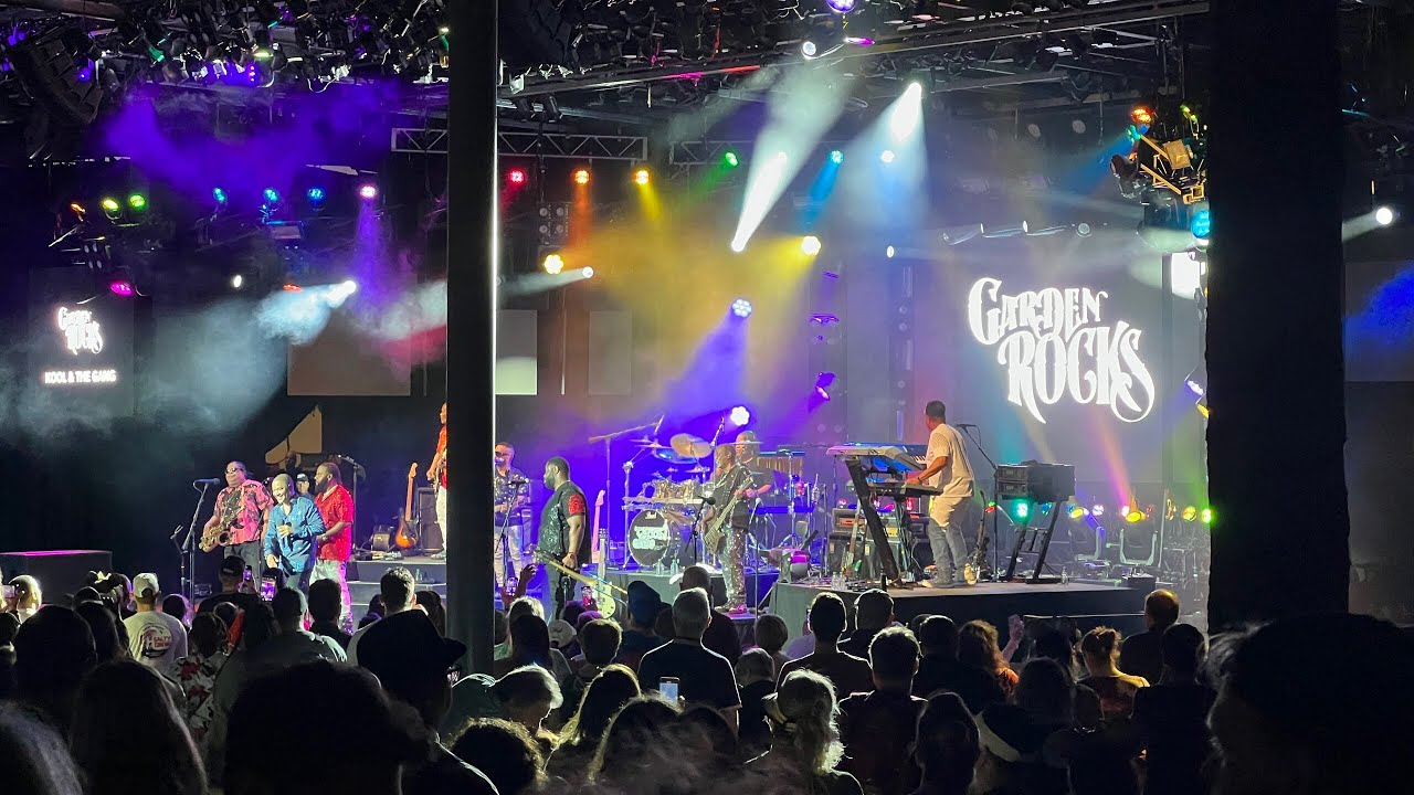 Watching Kool & the Gang in Concert at Epcot | Garden Rocks Concert at the Flower & Garden Festival