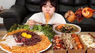видео: Острая смешанная лапша с сырой говядиной🍜Различные такояки и холодный суп из желе из желудей Мукбанг картинка: Острая смешанная лапша с сырой говядиной🍜Различные такояки и холодный суп из желе из желудей Мукбанг