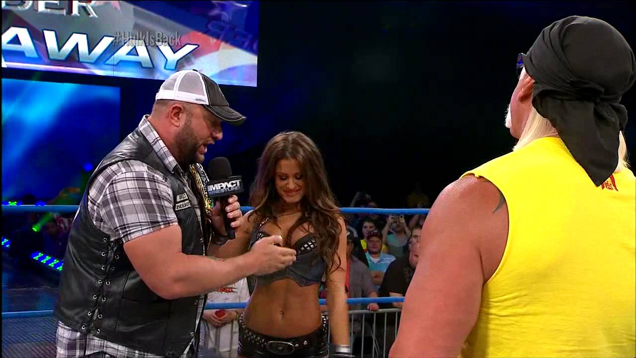 Hulk Hogan confronts World Champion Bully Ray - August 29, 2013