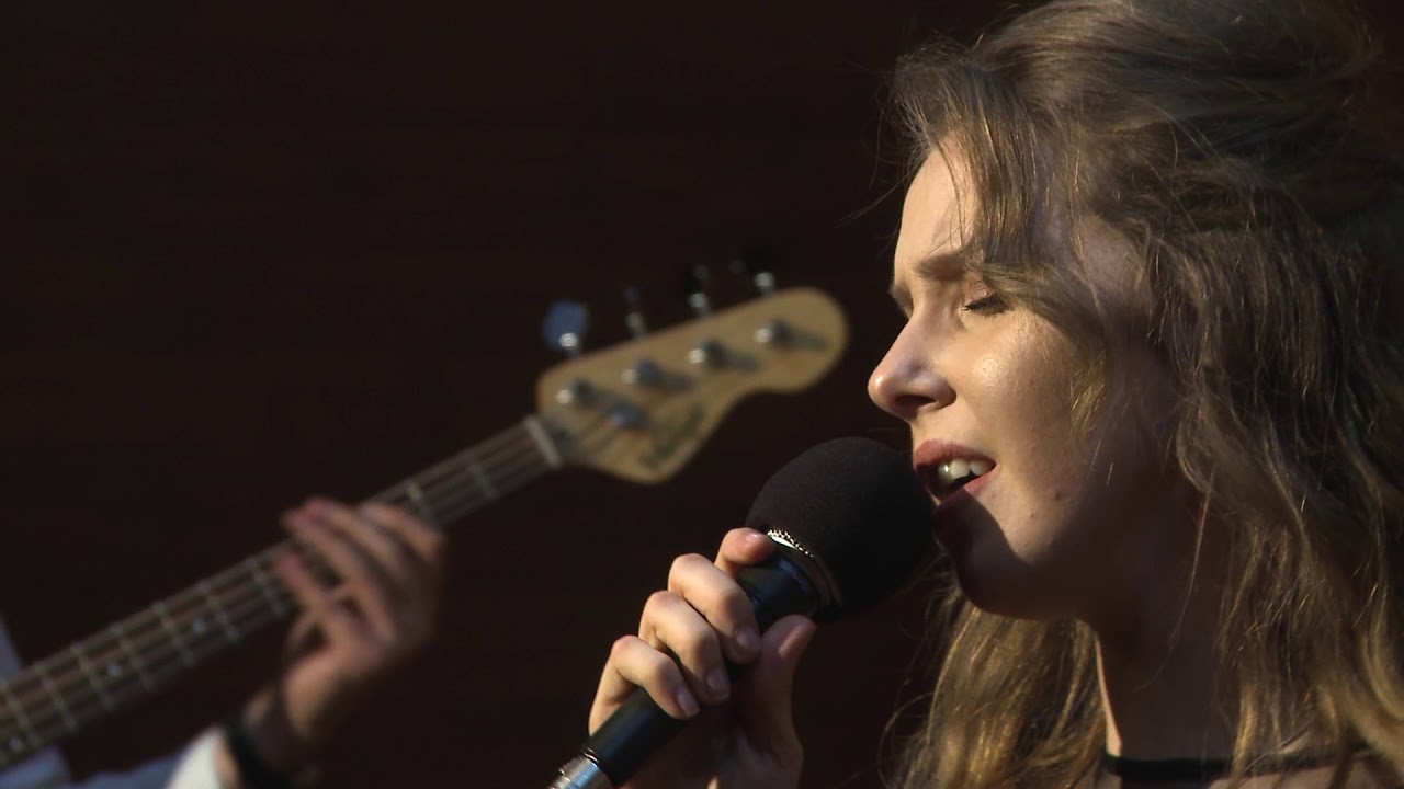 VIS Veritas aeterna & Sestre Ramljak - Srce predajem Ti