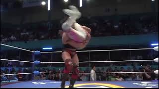 #CMLL-#Mistico vence a#VoladorJr en la#ArenaPuebla#ProWrestling#LuchaLibreMexicana#AEW#NJPW#Lucha
